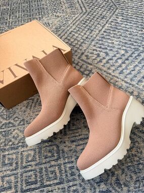 Women’s Knit Chelsea Platform Booties - Tan